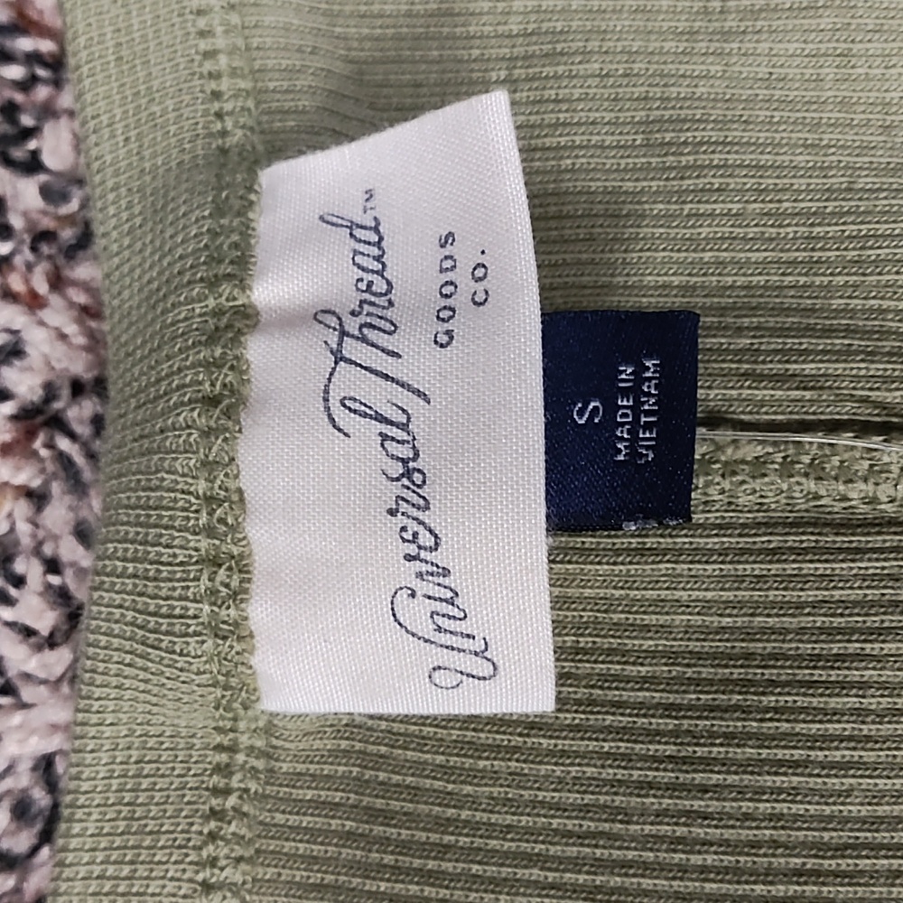 Universal Thread | Women's Green Ribbed Tank Top - Picture 2 of 5